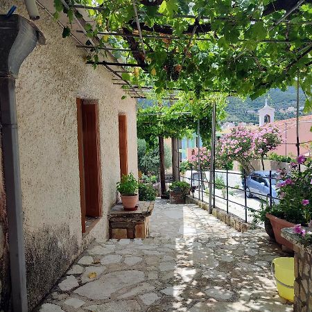 Maroudas Traditional Guest House Vathy  Exterior foto