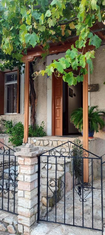 Maroudas Traditional Guest House Vathy  Exterior foto